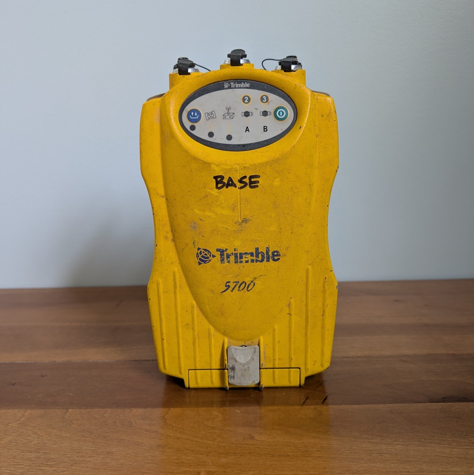 Trimble 5700 GPS GNSS Survey Receiver Base Station 450-470 MHz Radio 40406-46