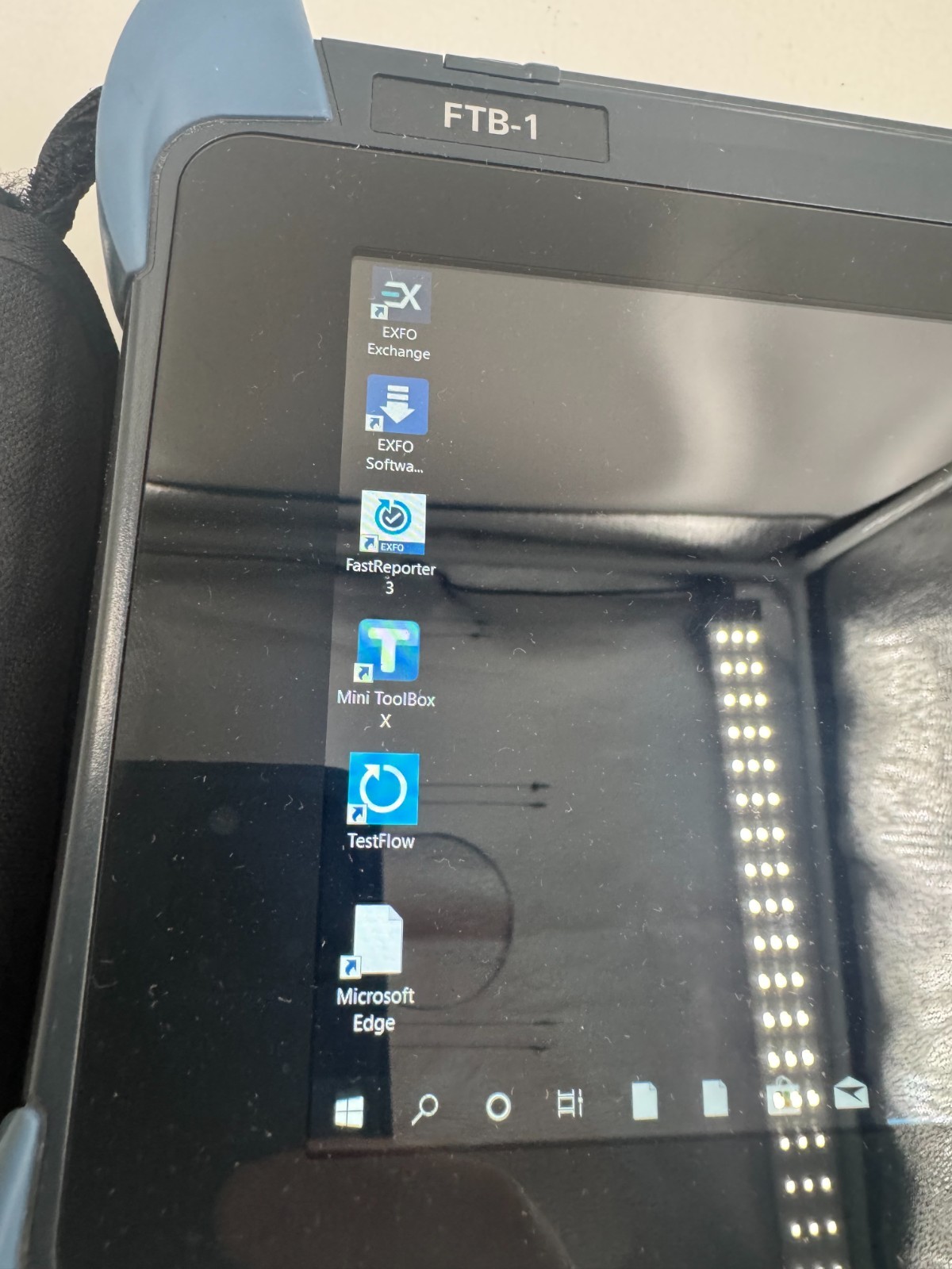EXFO FTB-1 Handheld Modular Test Platform Mainframe Unit Touchscreen UK VAT