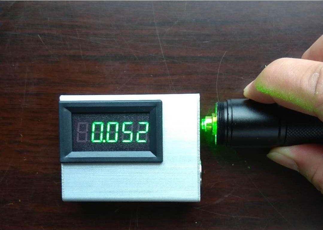 Mini Laser Power Meter Pocket Size Measuring Wavelength 390nm-1024nm Portable