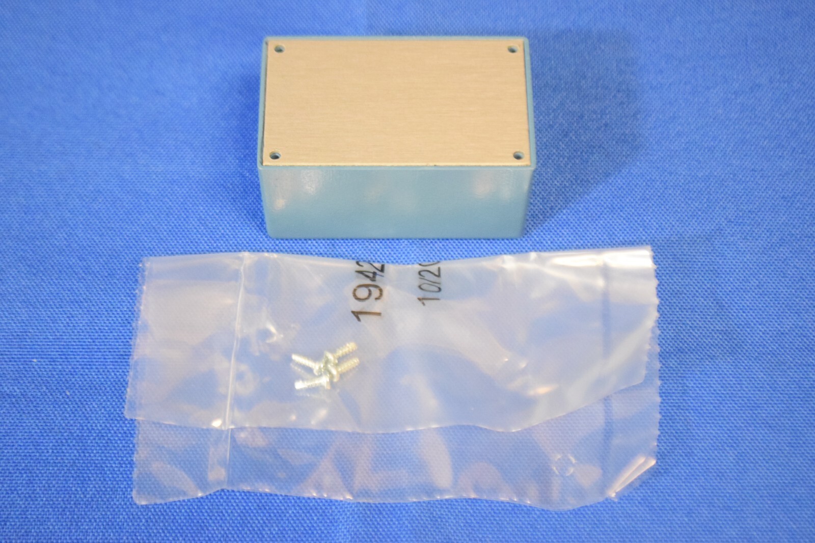 Pomona 2417 Shielded Box Size B (2.25X1.38X1.13) Blue Enamel w/ Cover (Qty. 5)