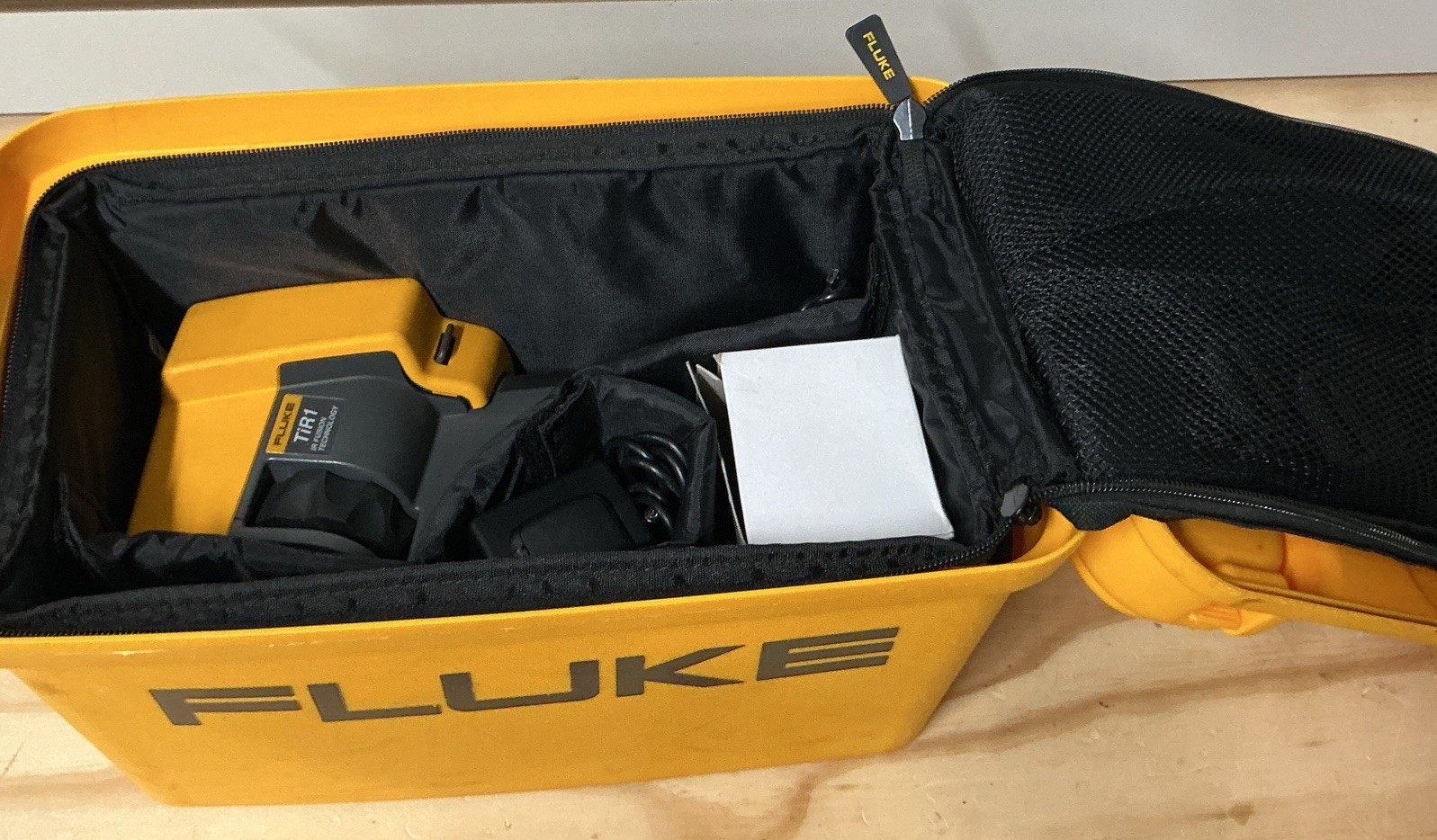 Fluke TiR1 IR Infrared Thermal Imager Camera w/ Case