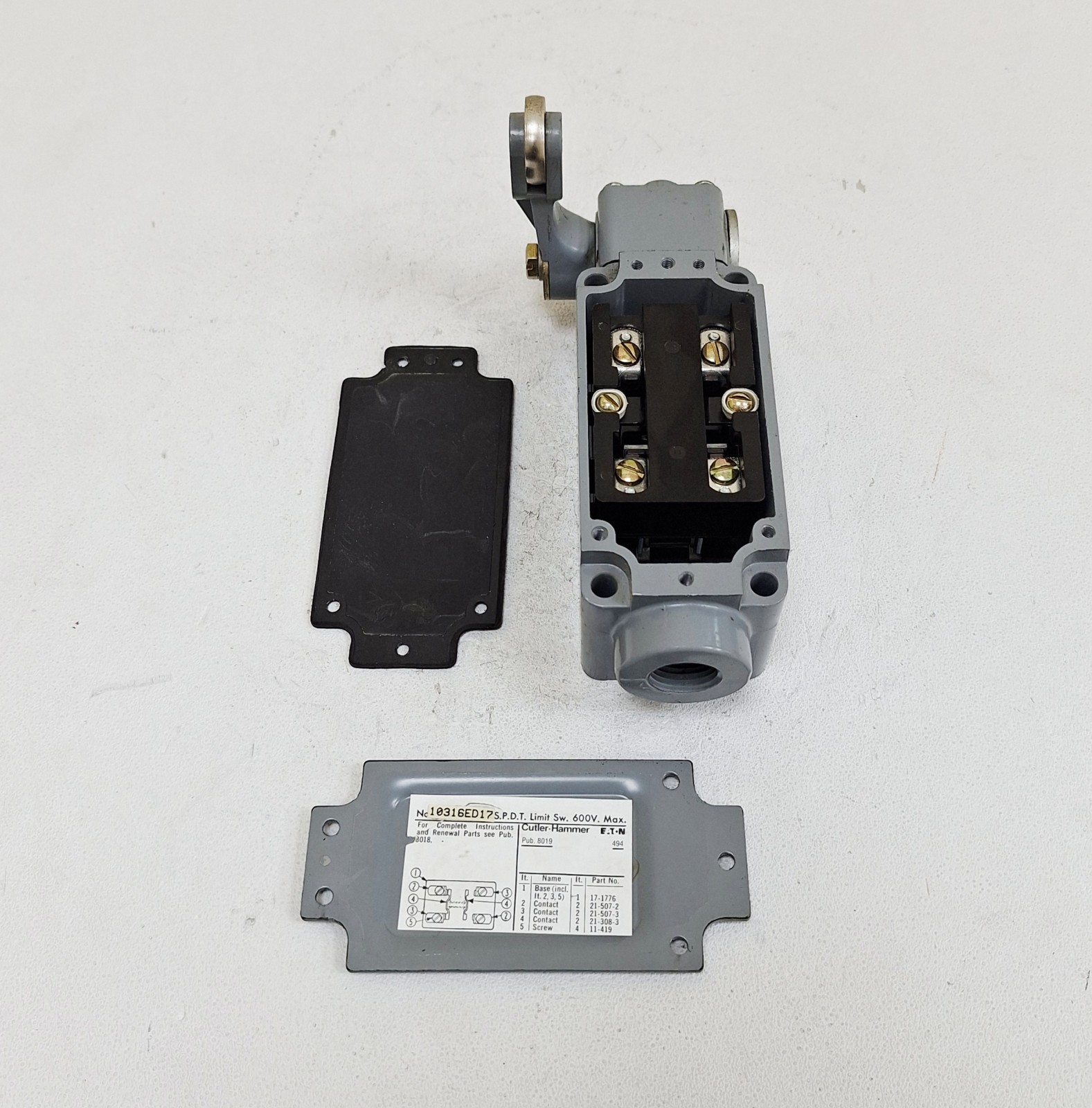Cutler-Hammer 10316ED17 Roller Plunger S.P.D.T Limit Switch 600V