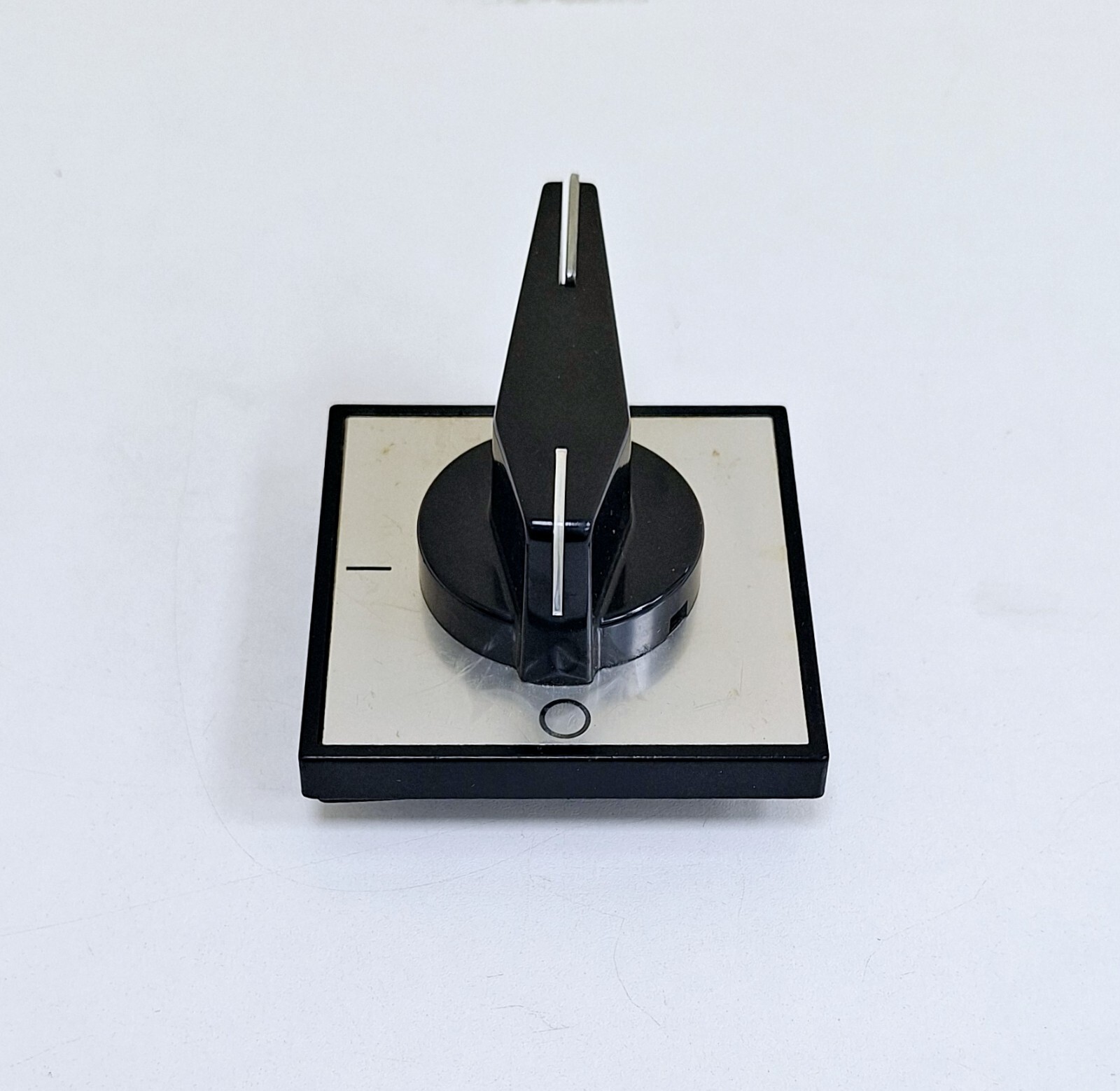 Siemens 8UC4 / 204-0LB01 MCC Type Handle Mechanism