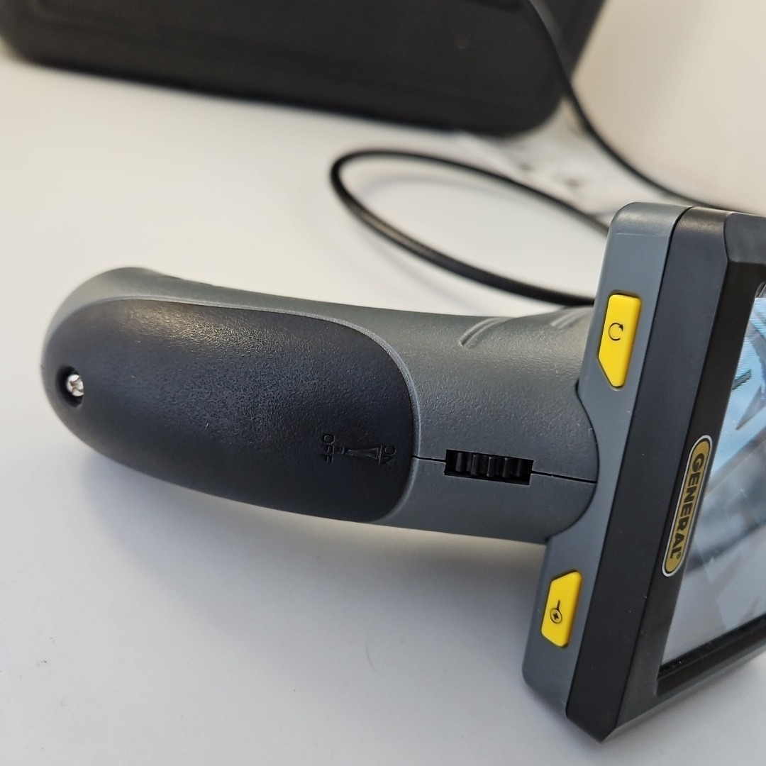 General – Camera Borescope 3.5 In. Screen & 9mm Probe DCS300-09