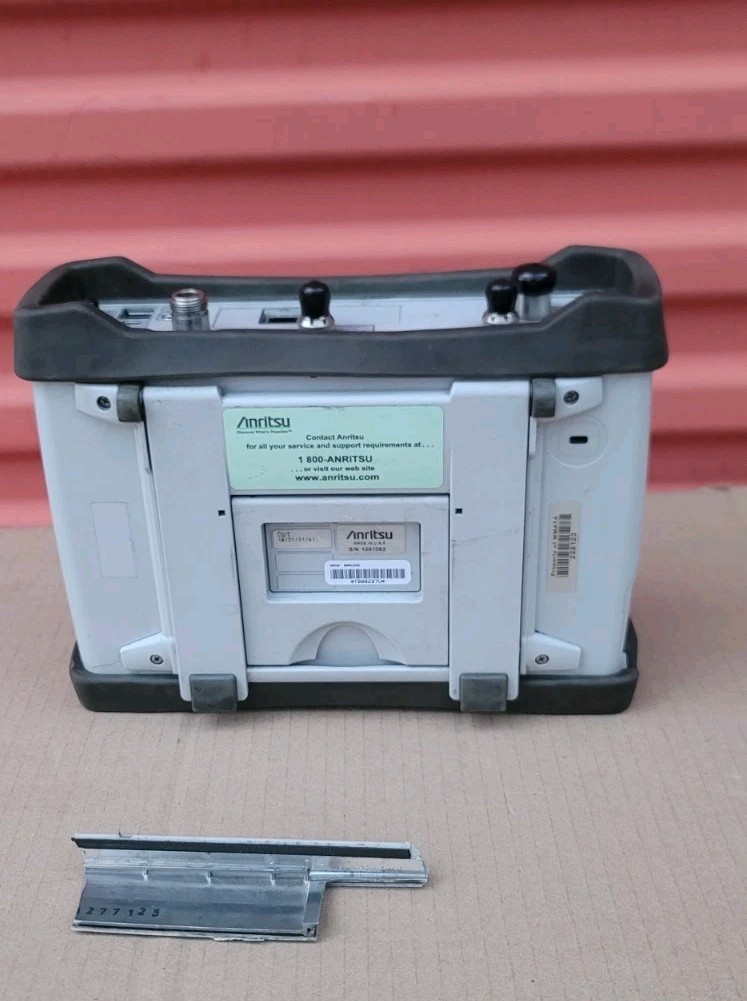 Anritsu S332E Cable and antenna analyzer Spectrum analyzer Touchscreen
