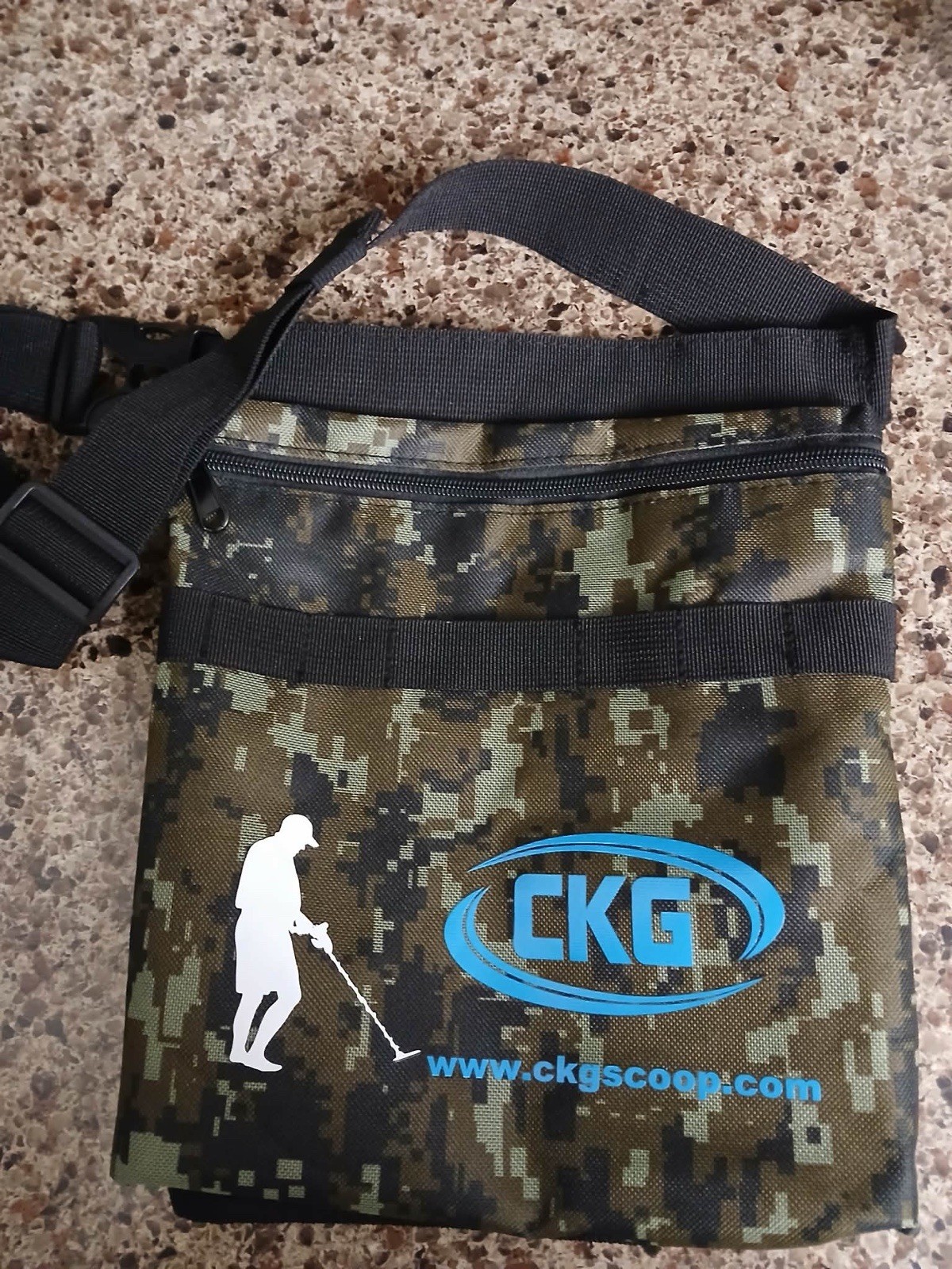 CKG Camouflage Finds Pouch Metal Detector Accessory Bag with Shoulder Strap