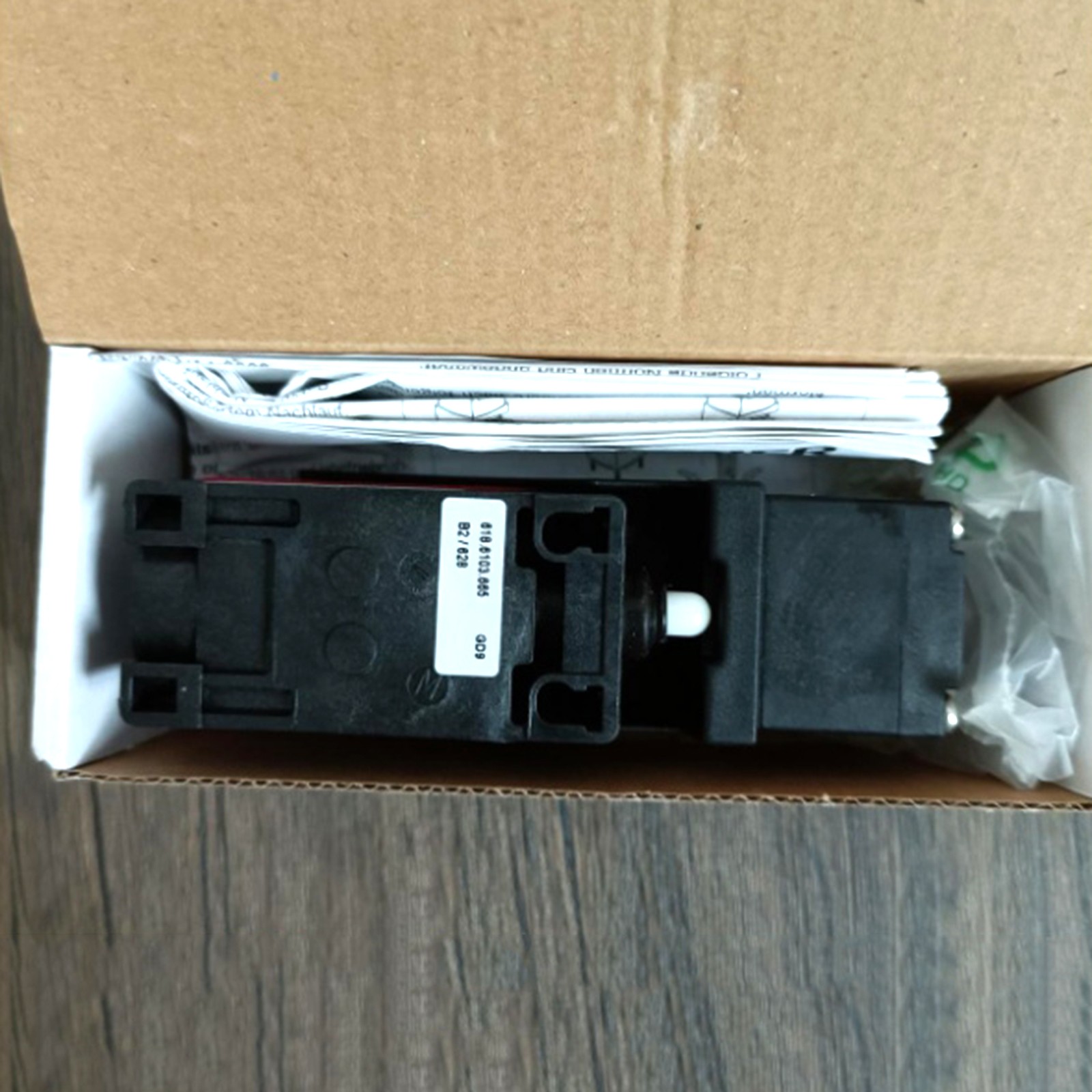 NEW EUCHNER 1PCS NP1-628AS-M Security Door lock 083688 ONE Year Warranty