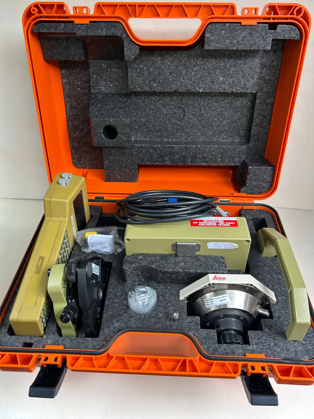 Vtg LEICA WILD GPS With Case ( SR261 -CR233 – GDF – GEB70 – AT201 more) Case (6)