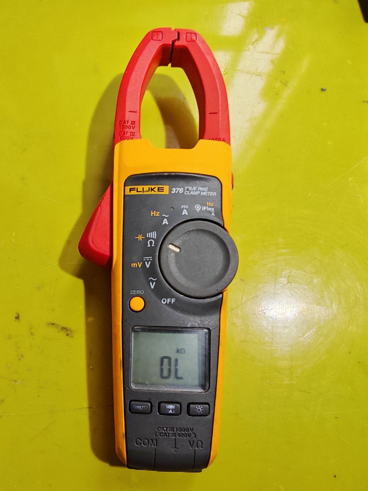 Fluke 376 True‑RMS Clamp Meter, screen cracked (unit‑only).Item fully functional