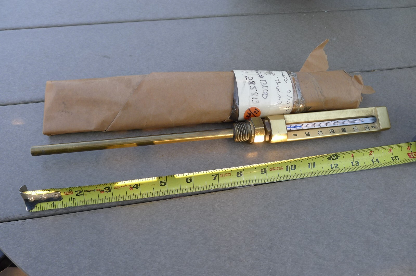 VTG GE 4002 BRASS THERMOMETER, 0-120C. 8″ STEM, 1/2″ NPT, NOS