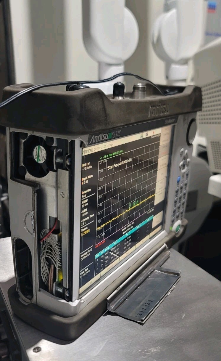 Anritsu S332E Cable and antenna analyzer Spectrum analyzer Touchscreen