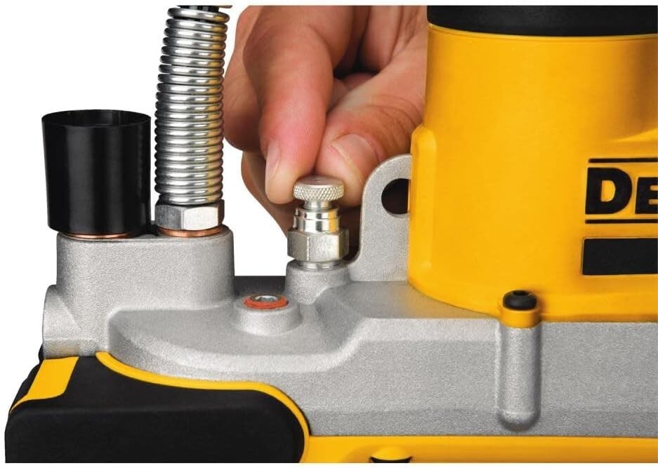 DEWALT 20V MAX Cordless Grease Gun – Tool Only DCGG571B