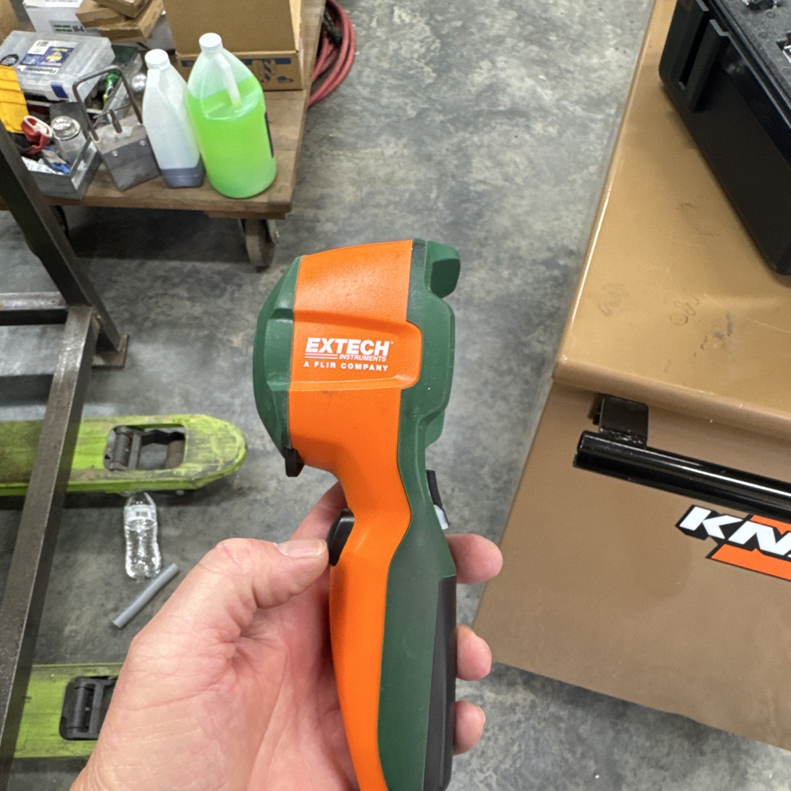 Extech i5 Handheld Thermal Camera -4 to 482°F 100×100 IR 320×240 Case