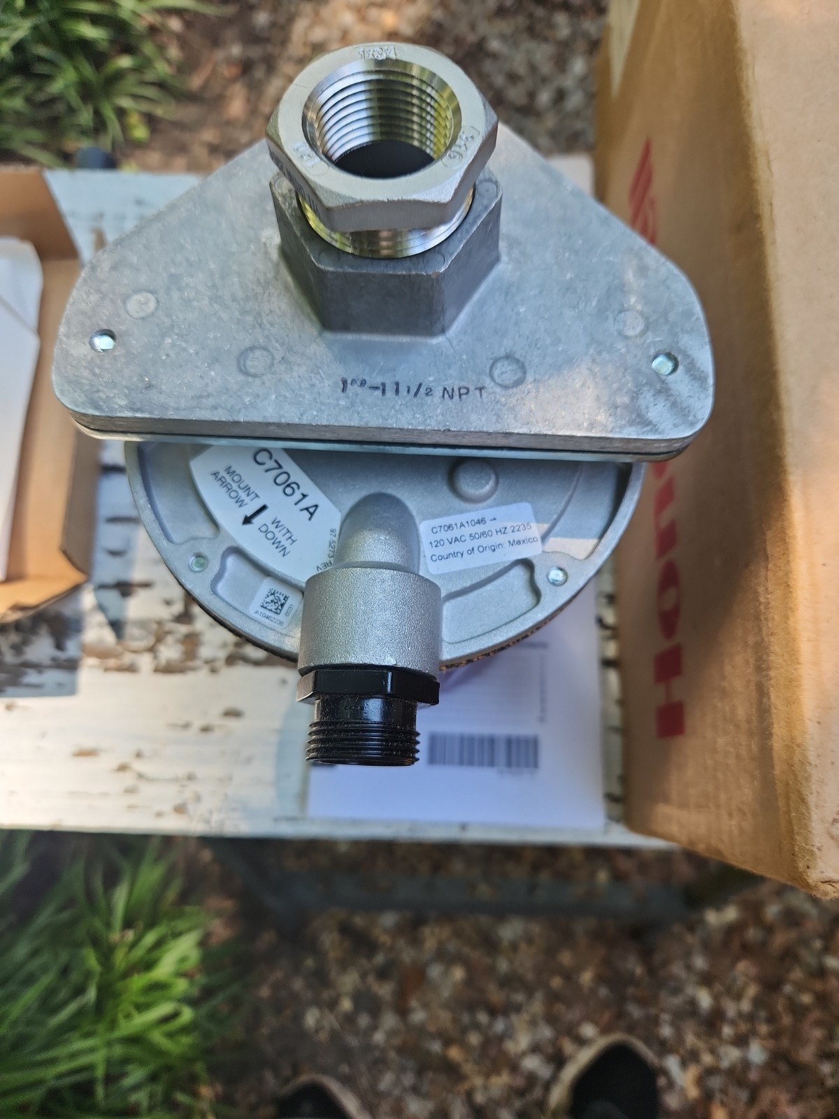 Honeywell Dynamic Self-check UV Flame Detector C7061A1046 120V