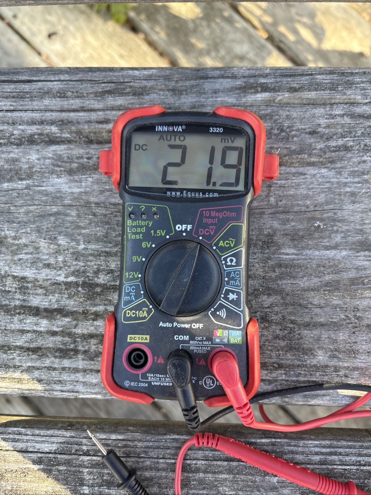 Innova Auto Ranging Digital Multimeter Model #3320 Works Great