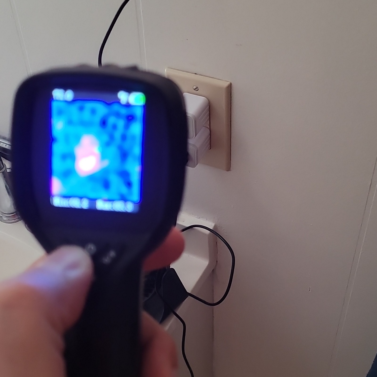 Hti HT-175 Handheld Thermal Camera 32×32 IR -20 to 300°C / -4 to 572°F