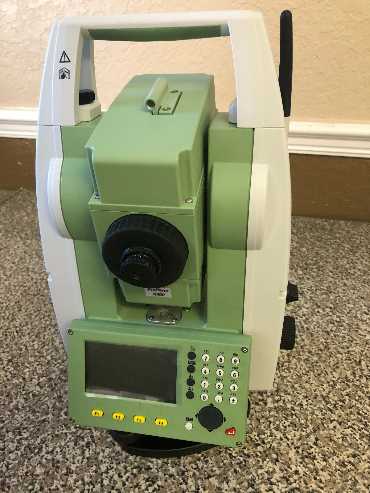 BRAND NEW LEICA TS09 R400 3″ TOTAL STATION FOR SURVEYING ONE YEAR WARRANTY