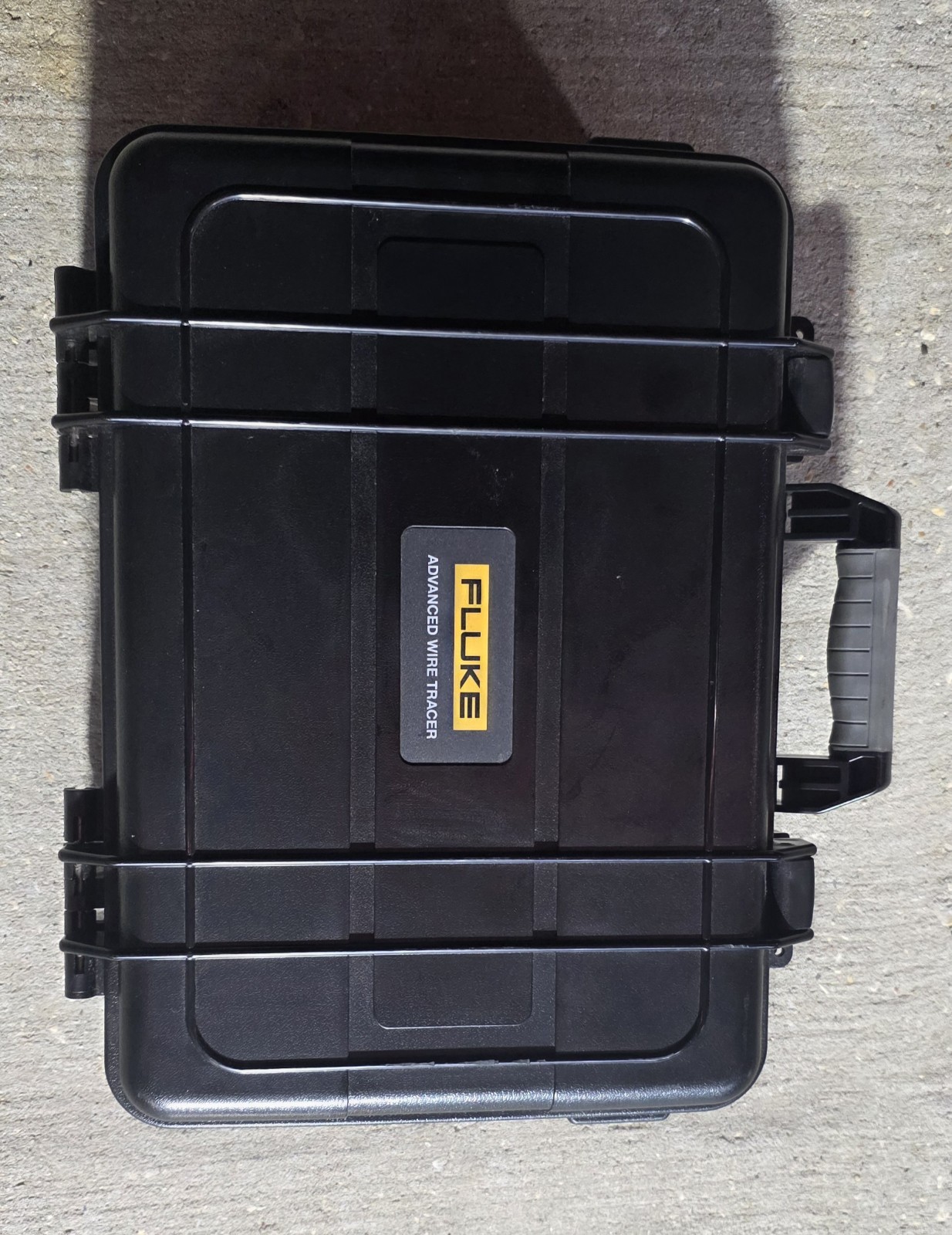 Fluke 2000T Wire Tracer Kit w/ i400 AC Current Clamp, CAT III, 1000V Case