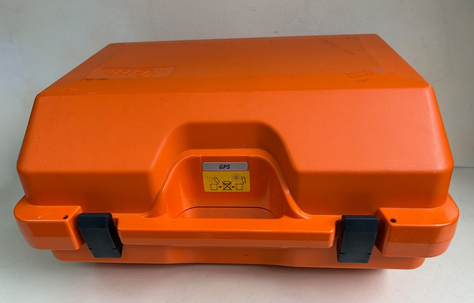 Vtg LEICA WILD GPS With Case ( SR261 -CR233 – GDF – GEB70 – AT201 more) Case (6)