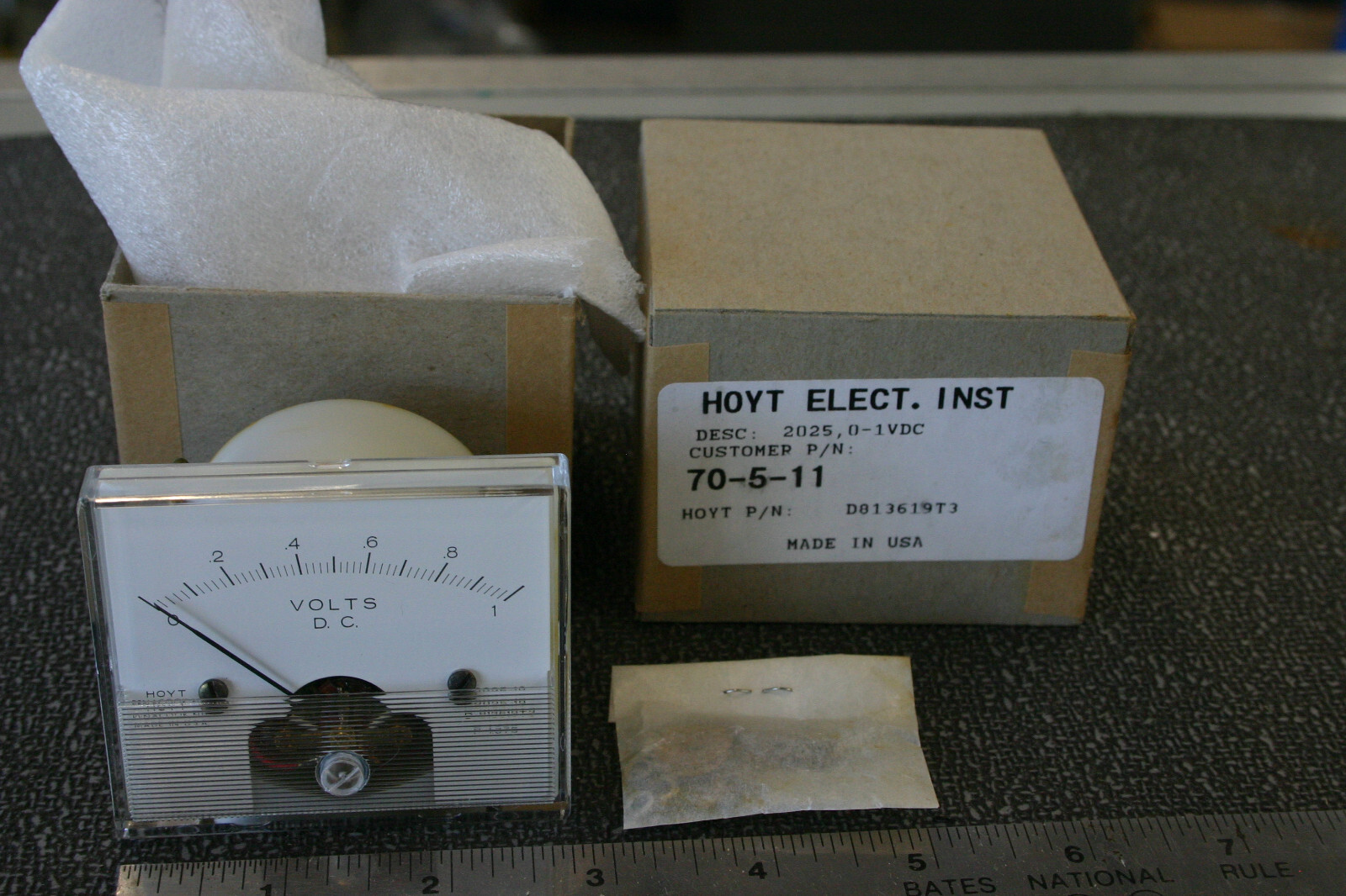 Hoyt Elect Inst 2025 0-1 Volt DC 2-3/4″ Panel Meter D813619T3 NOS US Seller!