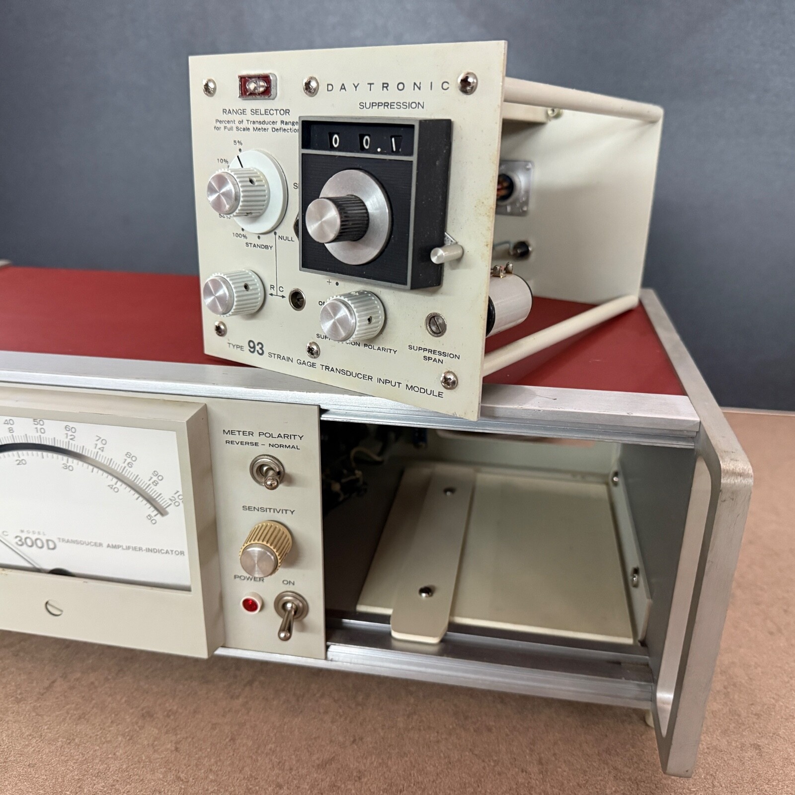 Daytronic 300D Transducer Amplifier System with Galvanometer and Strain Gage