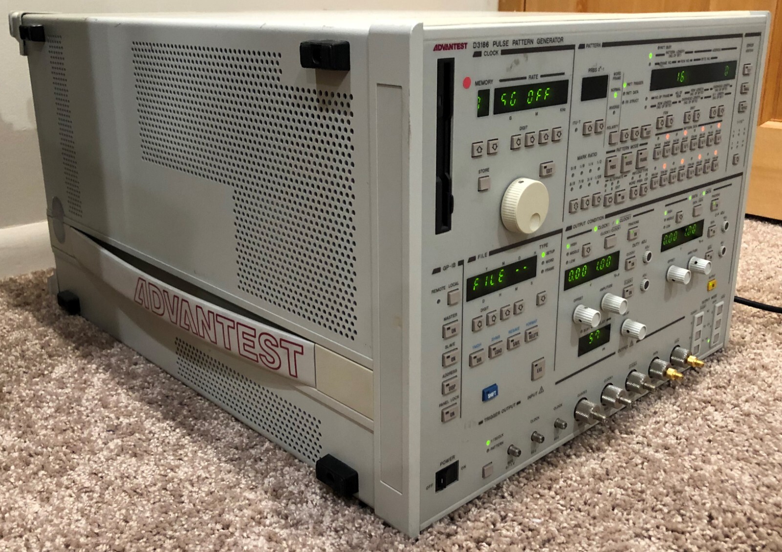 Advantest D3186 Pulse Pattern Generator 12 Gb/s Works Perfectly