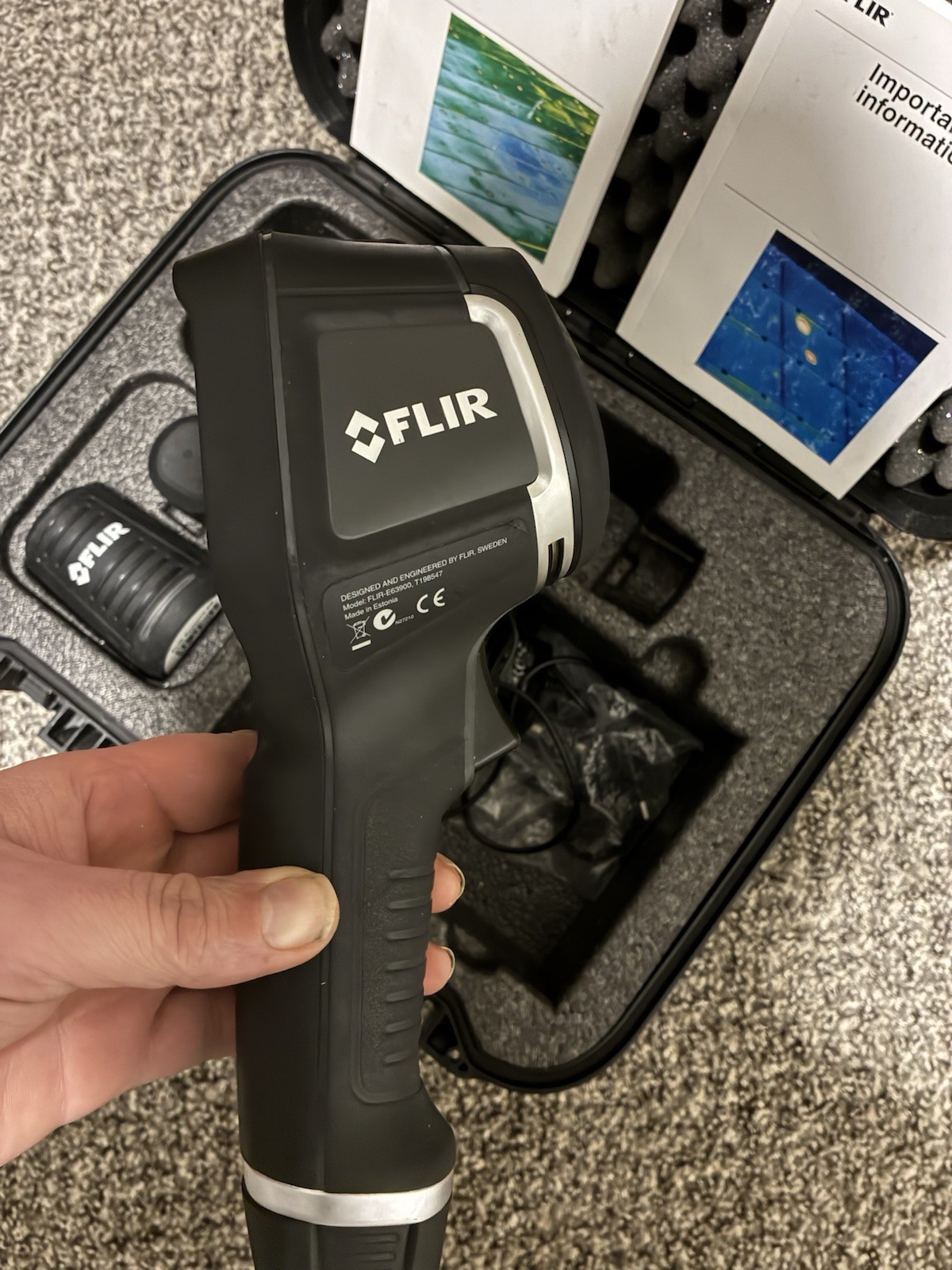 FLIR E6 Handheld Thermal Imaging Infrared Camera Kit w/ Case, Manuals, Charger
