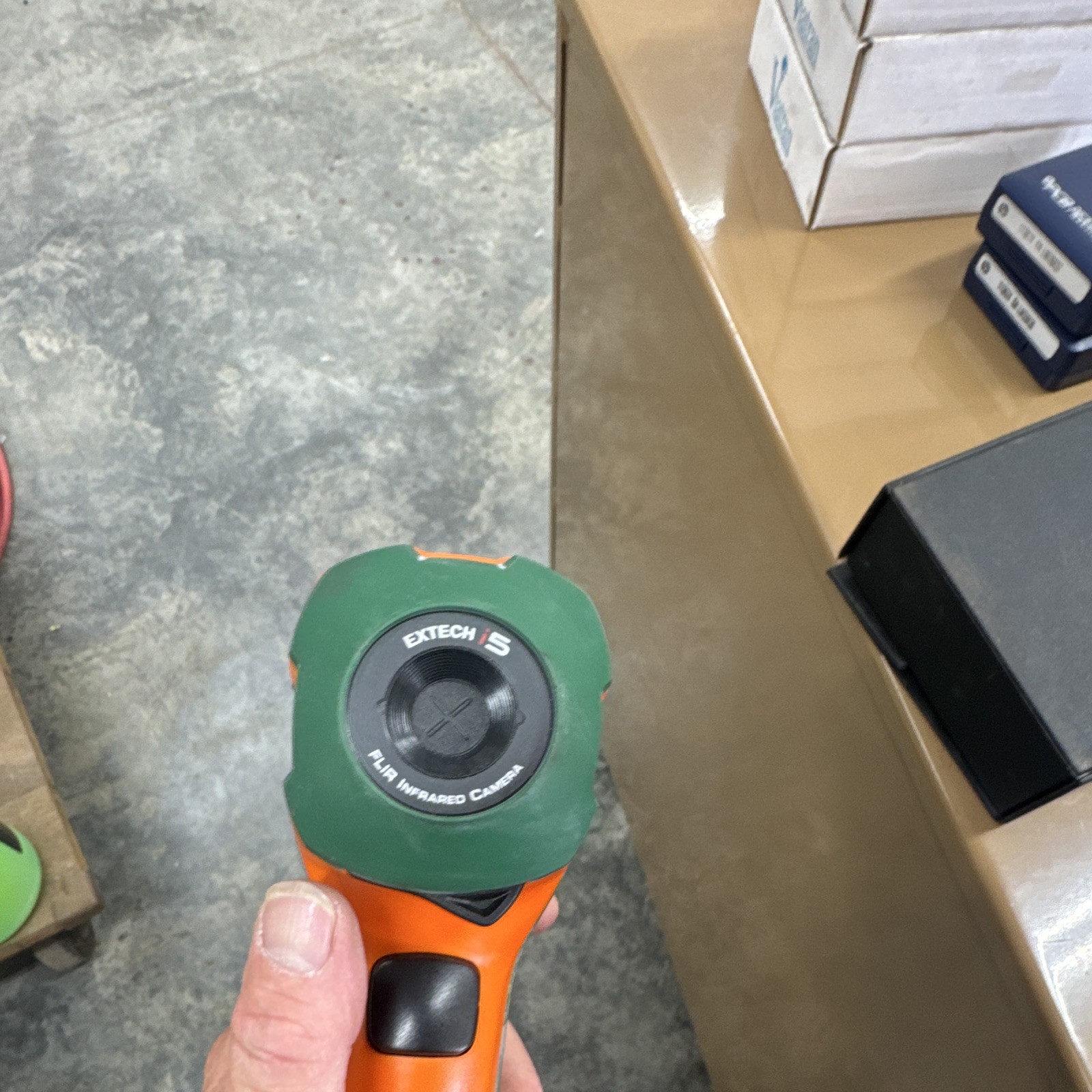 Extech i5 Handheld Thermal Camera -4 to 482°F 100×100 IR 320×240 Case