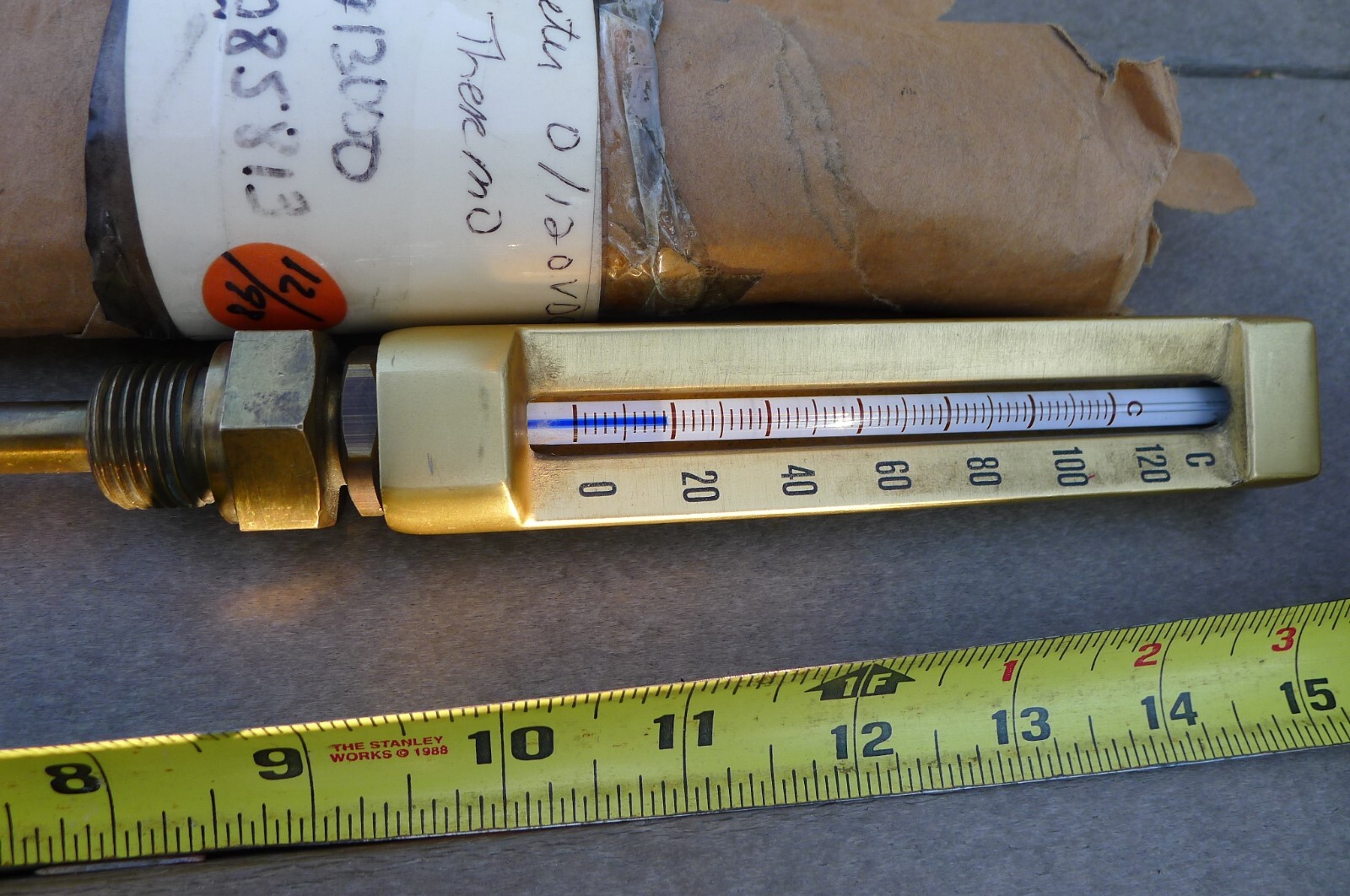 VTG GE 4002 BRASS THERMOMETER, 0-120C. 8″ STEM, 1/2″ NPT, NOS