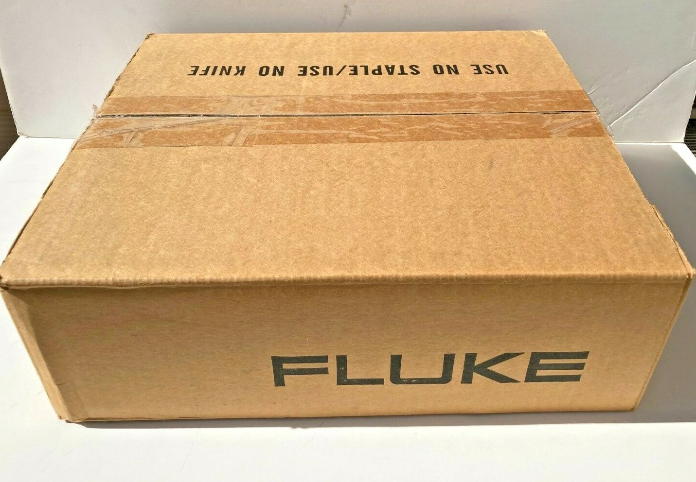 BRAND NEW Fluke 27 Rugged Digital Handheld Multimeter 3200-count