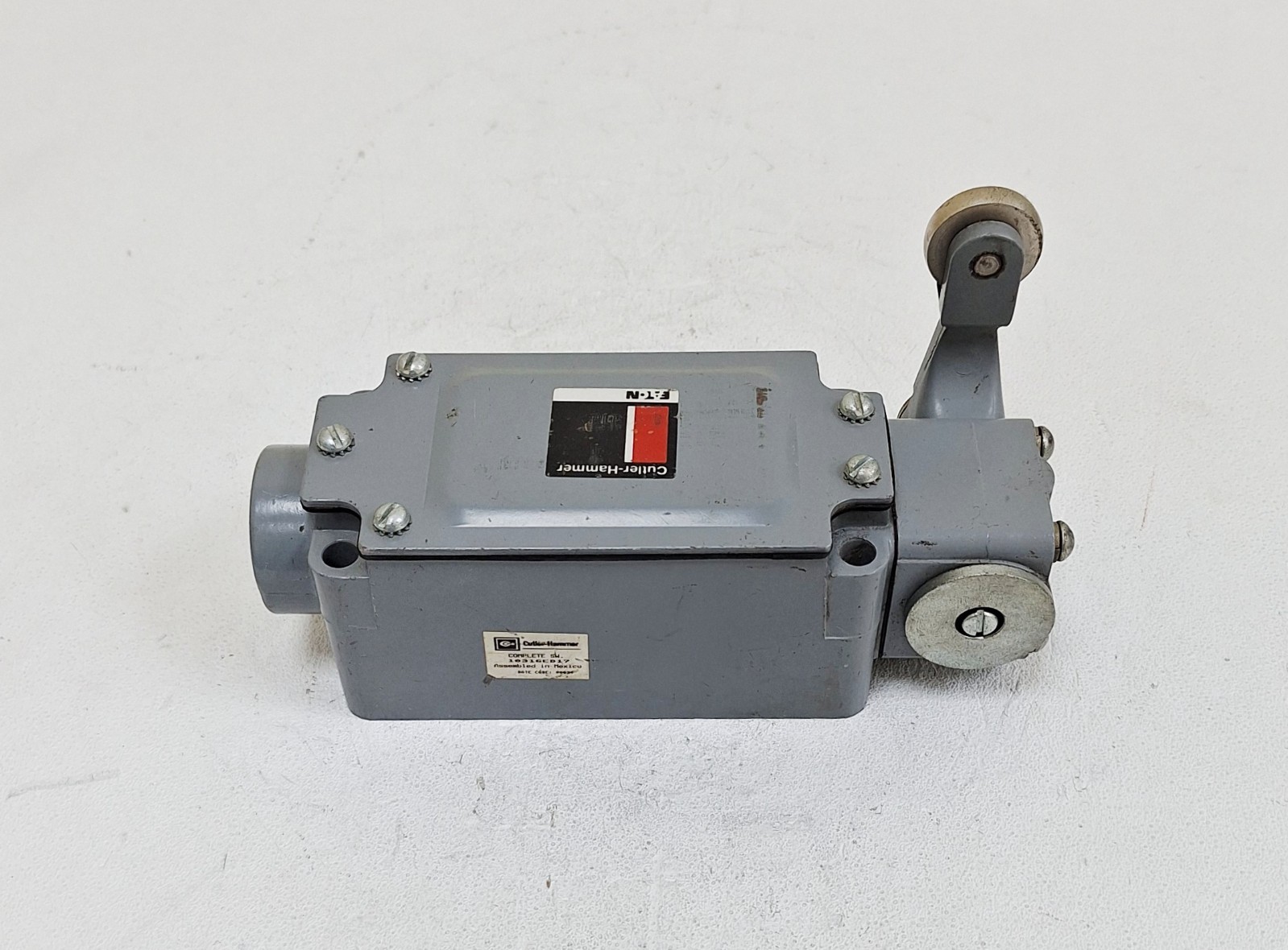 Cutler-Hammer 10316ED17 Roller Plunger S.P.D.T Limit Switch 600V