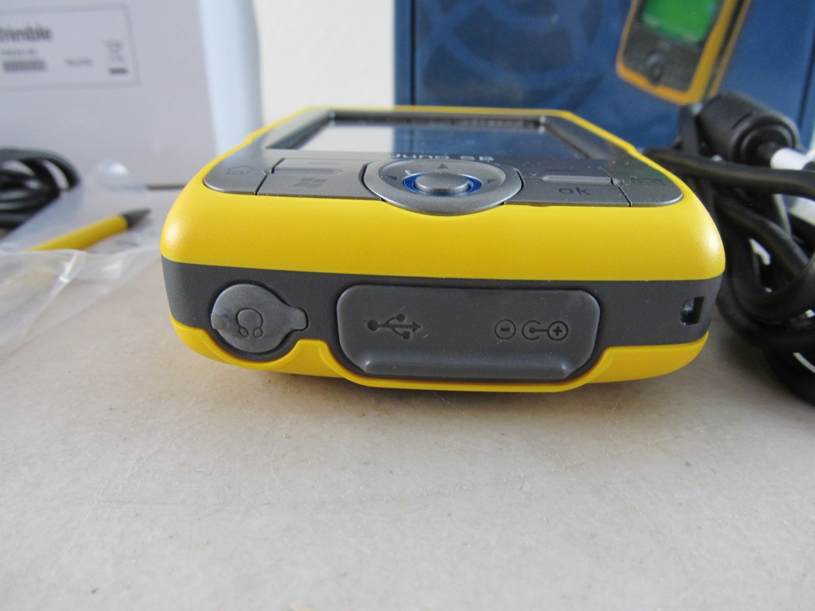Trimble Juno SB GIS GPS Data Mapper w/ Battery, Box, Charger, CD