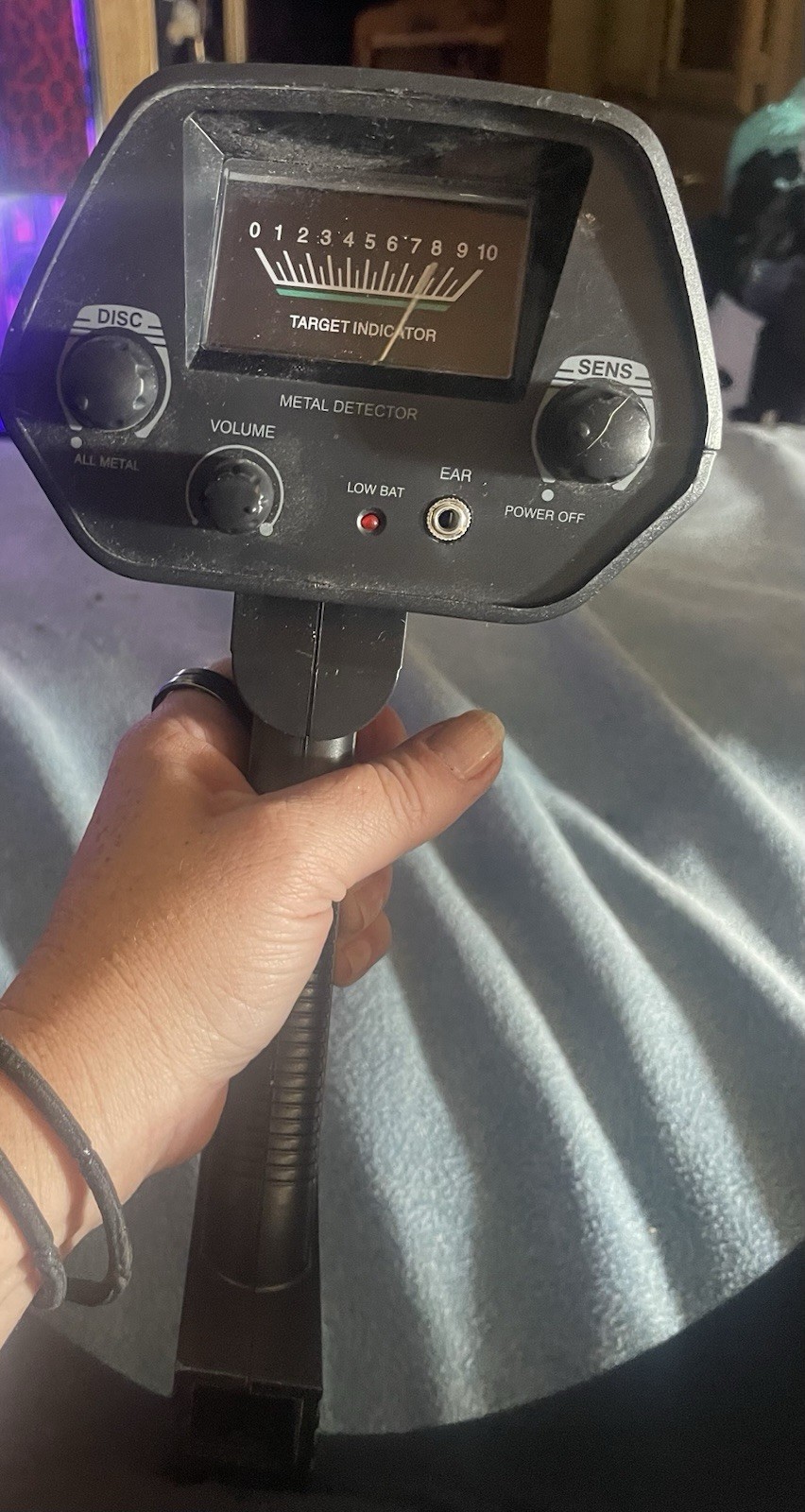 9 volt ground Search Metal Detector w/ Volume Control, Headphone Jack