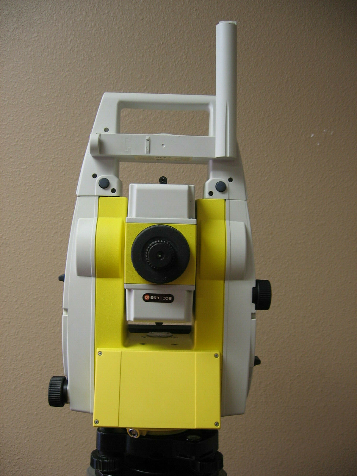 LEICA GEOMAX ZOOM80 CARLSON CR2 2″ PRISMRLESS ROBOTIC TOTAL STATION / SURVEYOR2