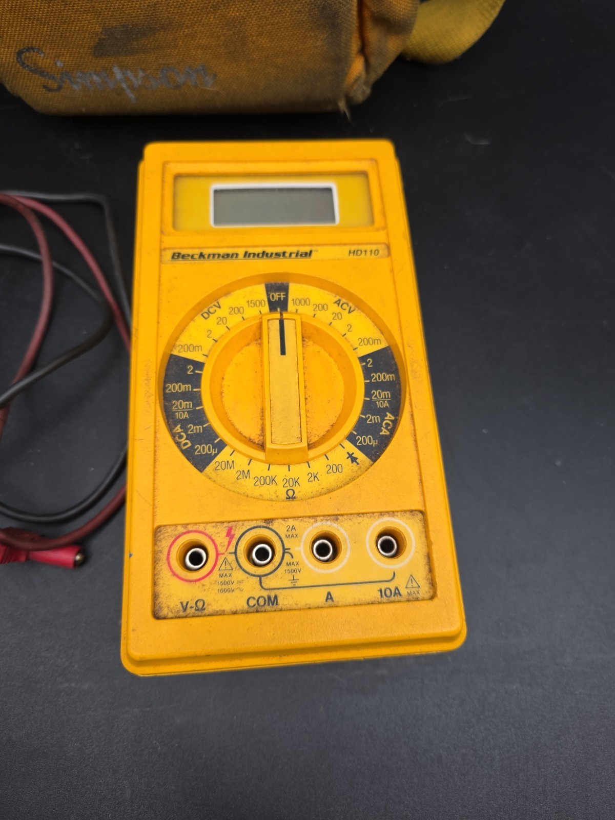 Beckman Industrial HD110 Digital Multimeter DMM w/ Leather Case Untested