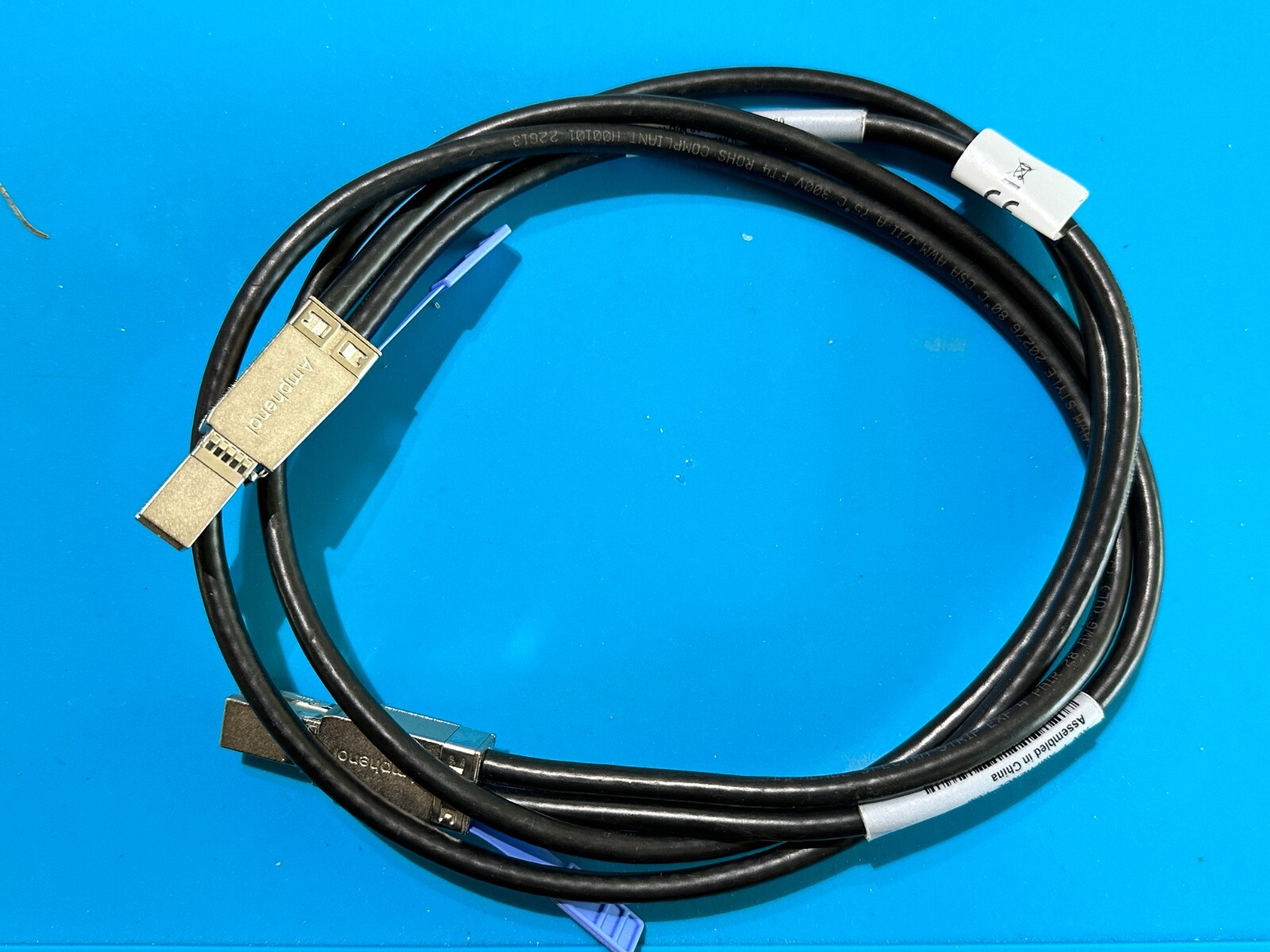 Amphenol 601760004 12 Gb HD Mini-SAS Cable Assembly, 28 AWG, 1 meter, passive