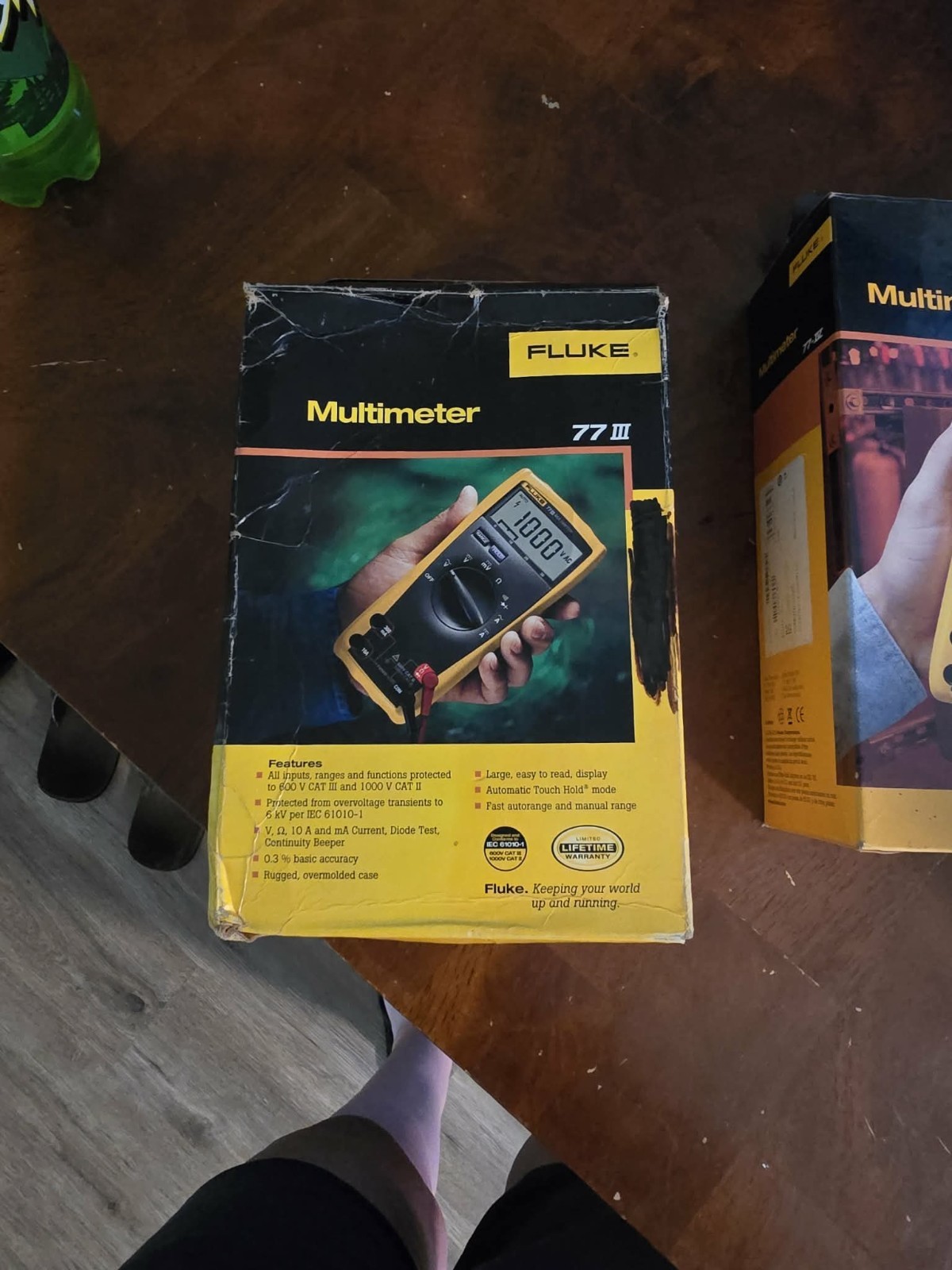 Fluke 77-IV Handheld Digital Multimeter CAT III 1000V 6000 Count Data Hold Case