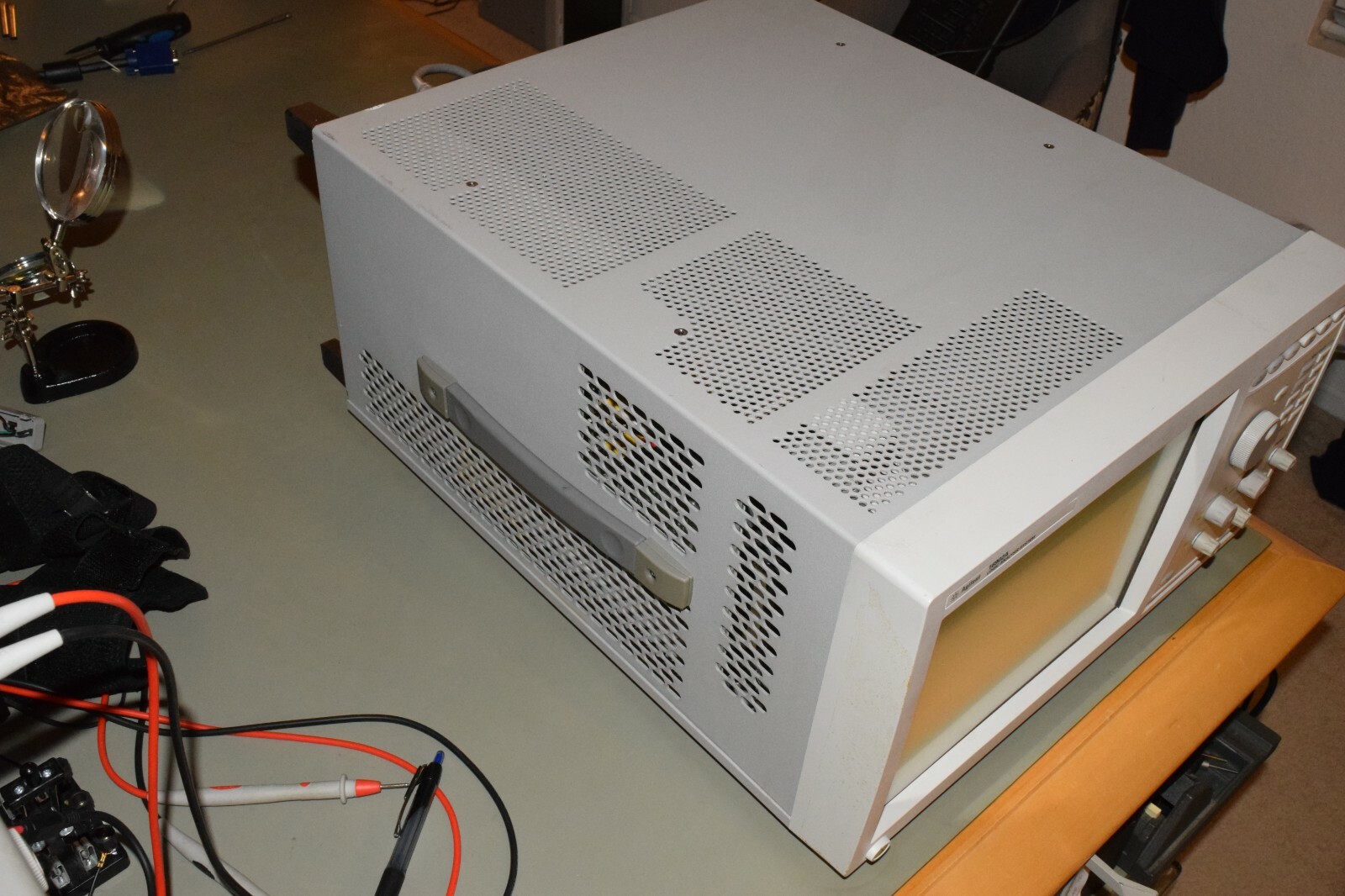 Agilent 16902A Touchscreen WinXP Logic Analyzer Mainframe 6-slot + 1Yr warranty