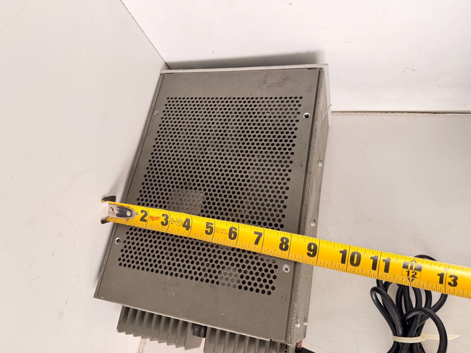 Hewlett-Packard 6111A DC Power Supply, 0-20V, 0-1A (30)