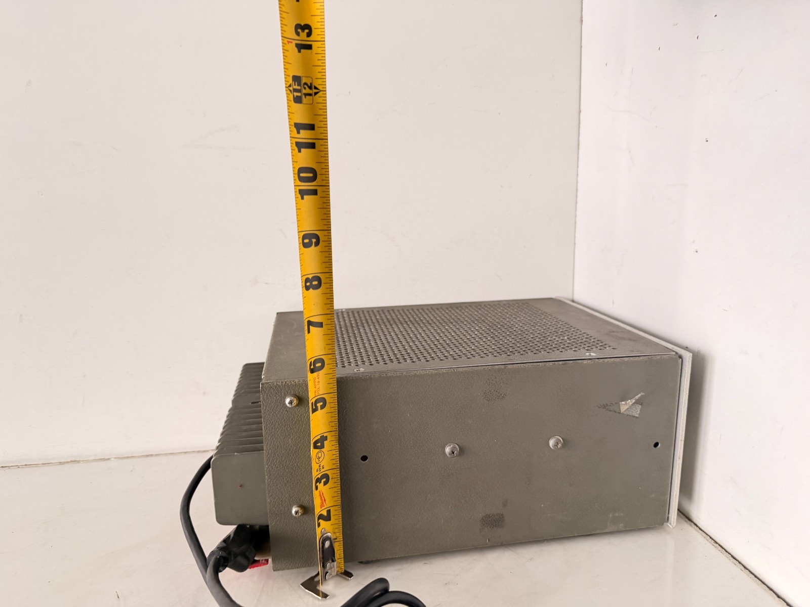 Hewlett-Packard 6111A DC Power Supply, 0-20V, 0-1A (30)