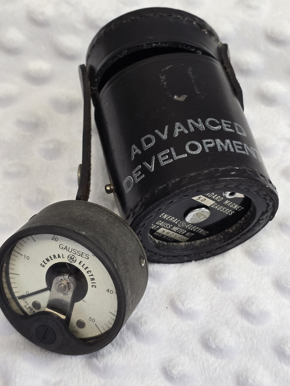 Vintage General Electric Gauss Meter Kit Advanced Development Case Magnet Lab 50