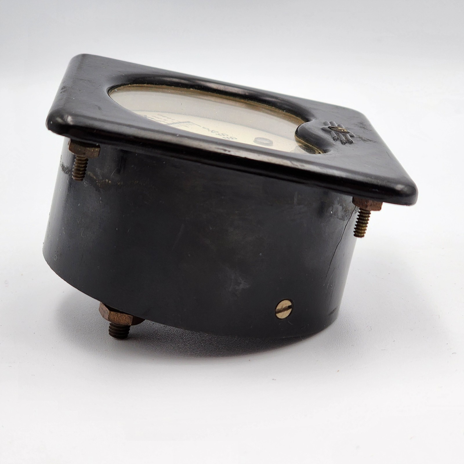 UNBRANDED PANEL MOUNTED VOLTS METER. (UNTESTED)