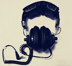 Headphones with Mono and Stereo switch. volume control included