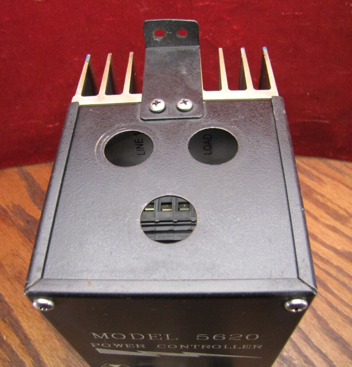 Research inc 5620 Power Controller 120v 20a model # 5620-11-00 part # 085424-001