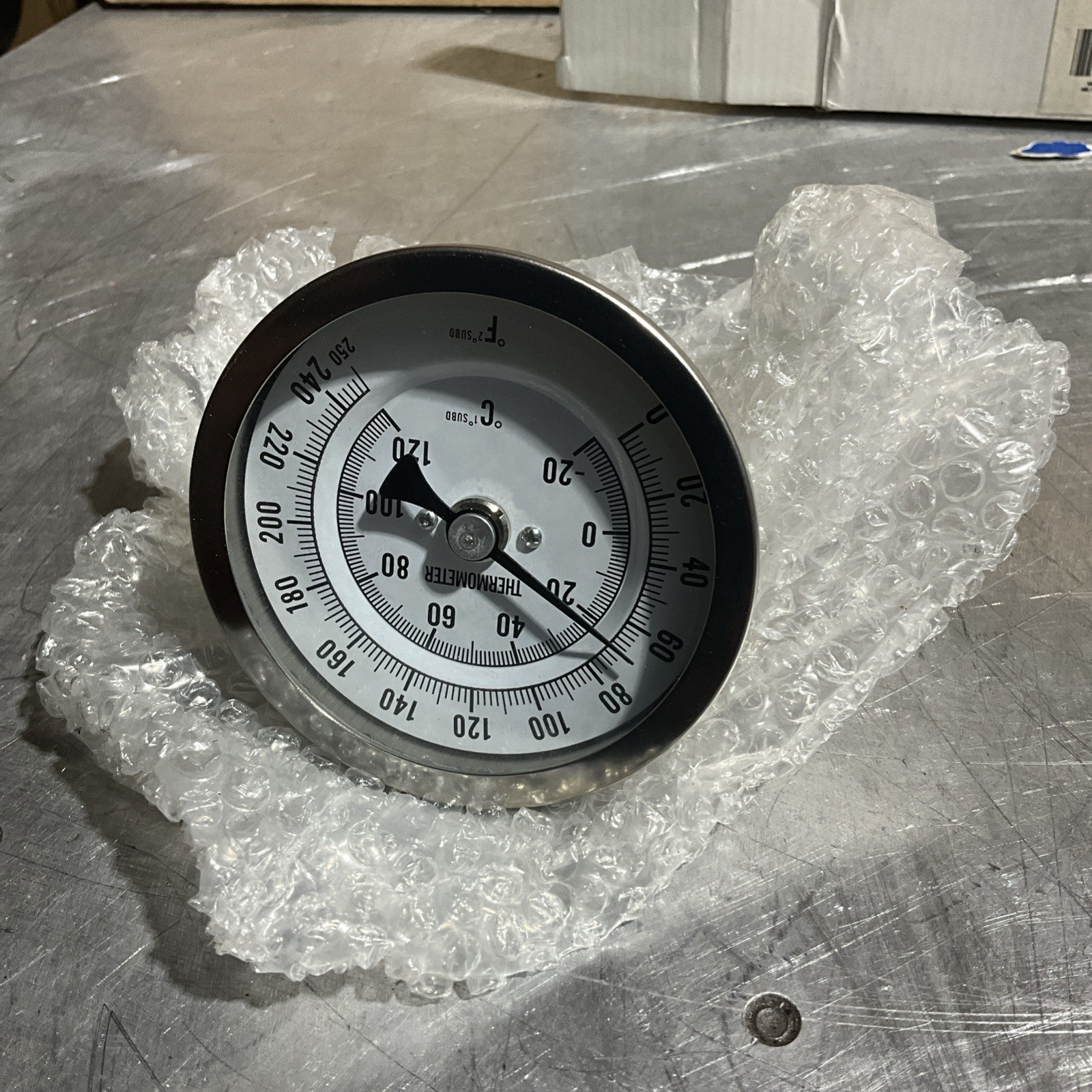 1NFY4 0° to 250°F/-20° to 120°C, 1/2 in NPT, 2.5 in Stem Lg, 3 in Dial Dia NOS