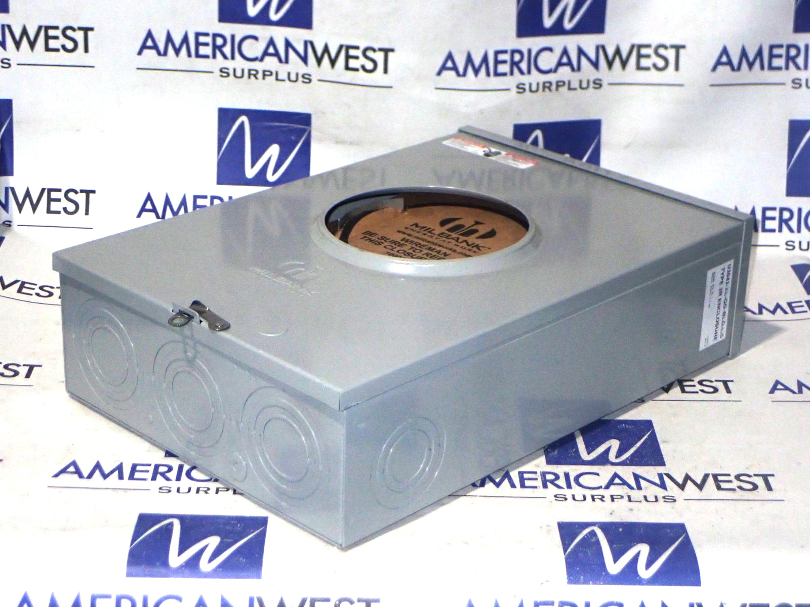 New Milbank 9500L Single Phase 3 Wire 200 Amp 600 Volt 3R Outdoor Meter Socket