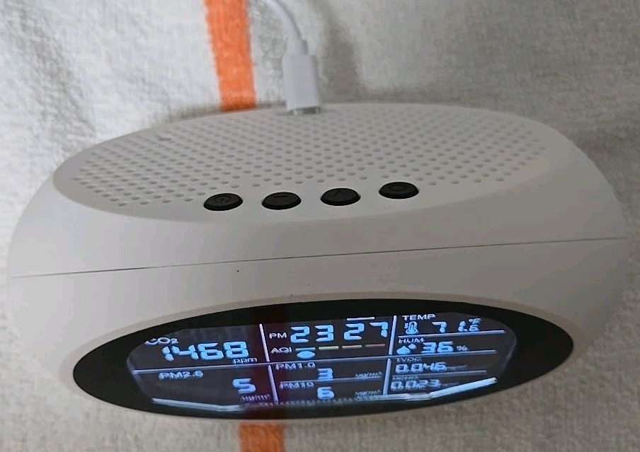 DM605 10-in-1 Air Quality Monitor Indoor Portable USB With Charger And Manual