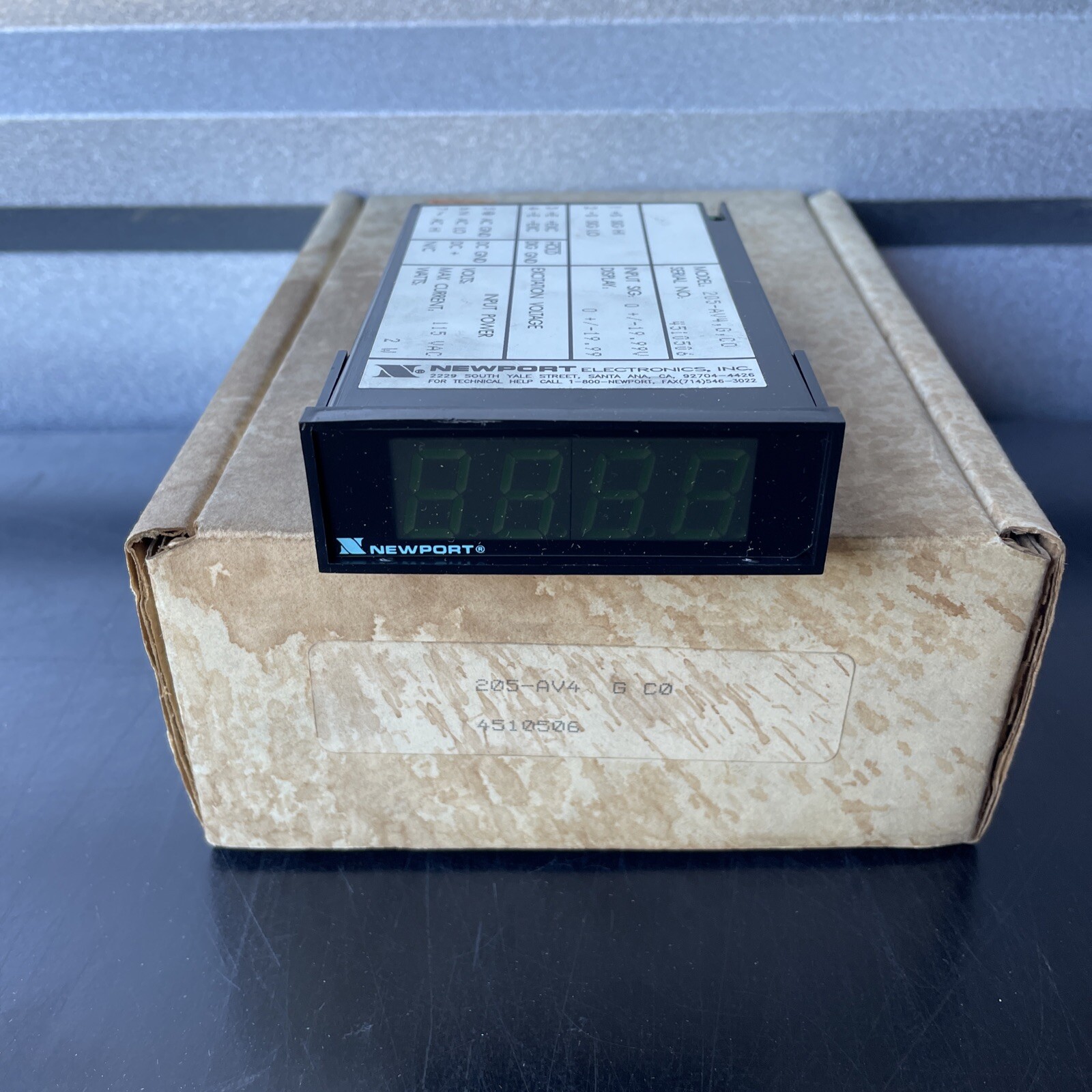 Newport 3 1/2 Digit Mini-Size DC Voltmeter 205-AV4-G-C0 new