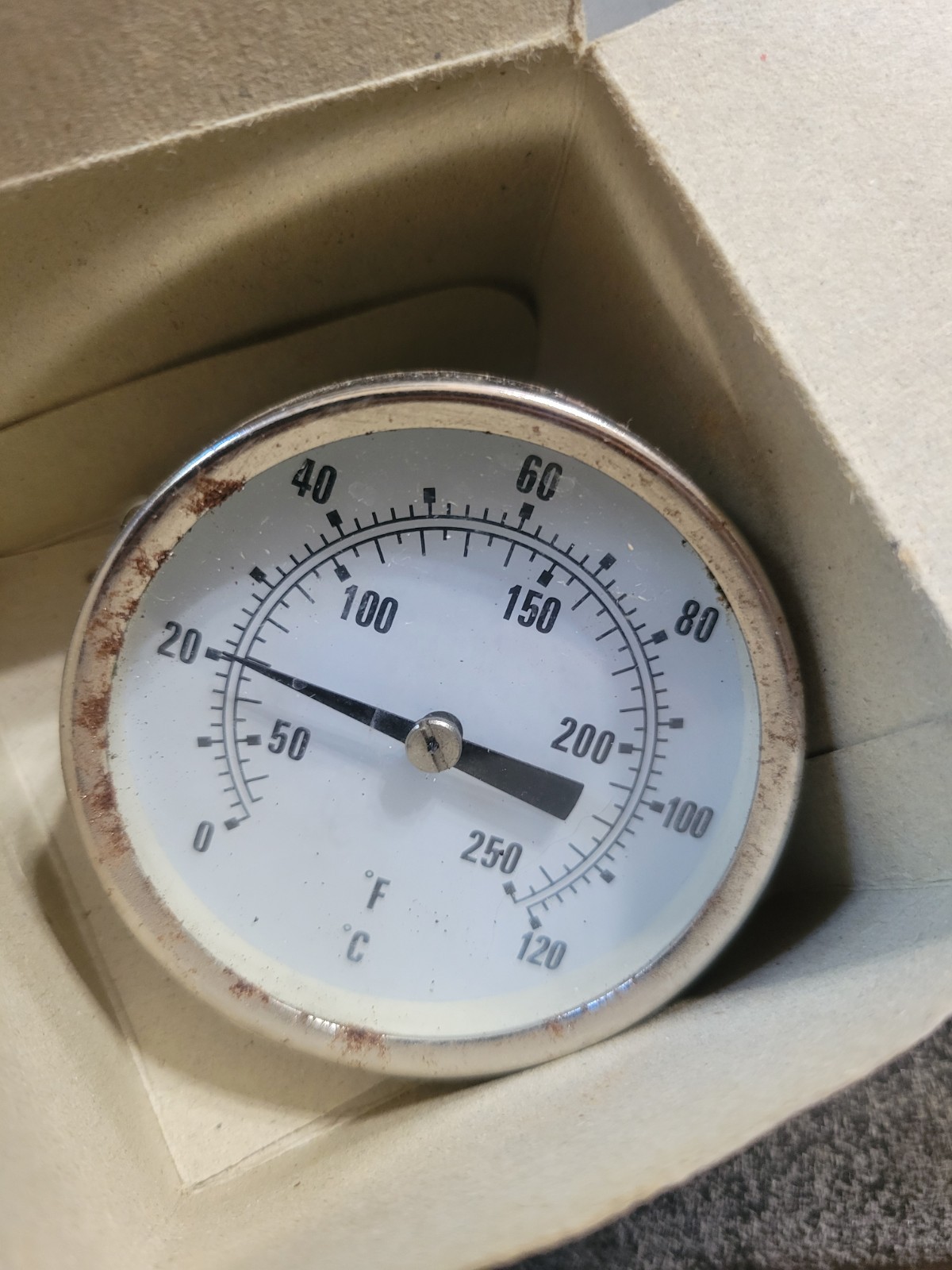 Clip on Pipe Clamp HVAC Thermometer – Howe 1102800 0-120 C/f 2″ Dial Little Rust