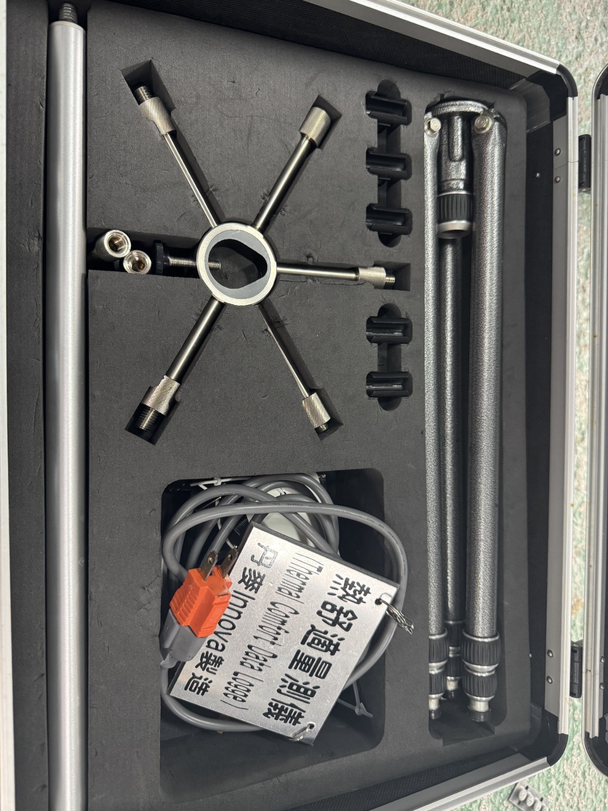 INNOVA 1221 Thermal Comfort Logger – Powers On, 10 Sensors, Tripod